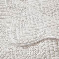 Oversized Quilted Throw with Scalloped Edges White 60x72"
