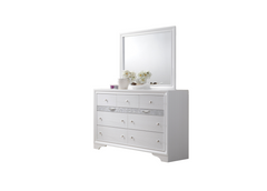 Matrix Traditional 7 Drawer Dresser in White made with Wood