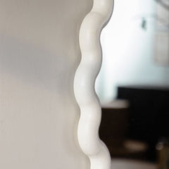 White Scalloped Round Wall Mirror, Wavy Frame for Living Room/Bedroom/Bathroom Decor