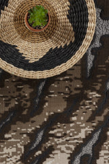 Hide GC_CHD1001 Brown 5 ft. 3 in. x 7 ft. Area Rug