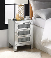 Noralie Mirrored & Faux Diamonds Accent Table (Assembled)