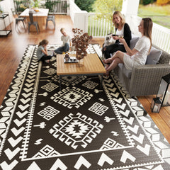 Outsunny Reversible Outdoor Rug, Waterproof Plastic Straw with Carry Bag, 9' x 18', Black & White Rhombus Patchwork