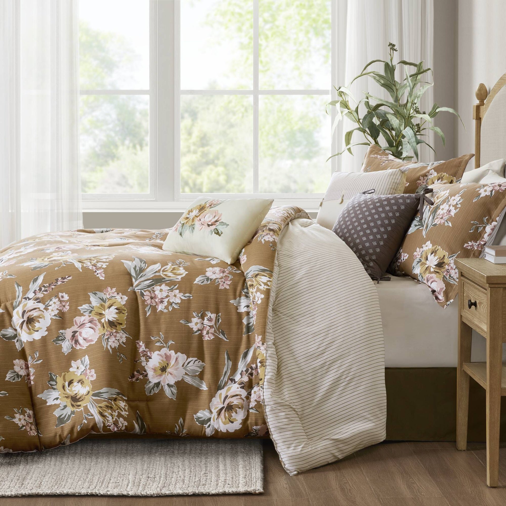 7-Piece King Vintage Floral Comforter Set, Terracotta