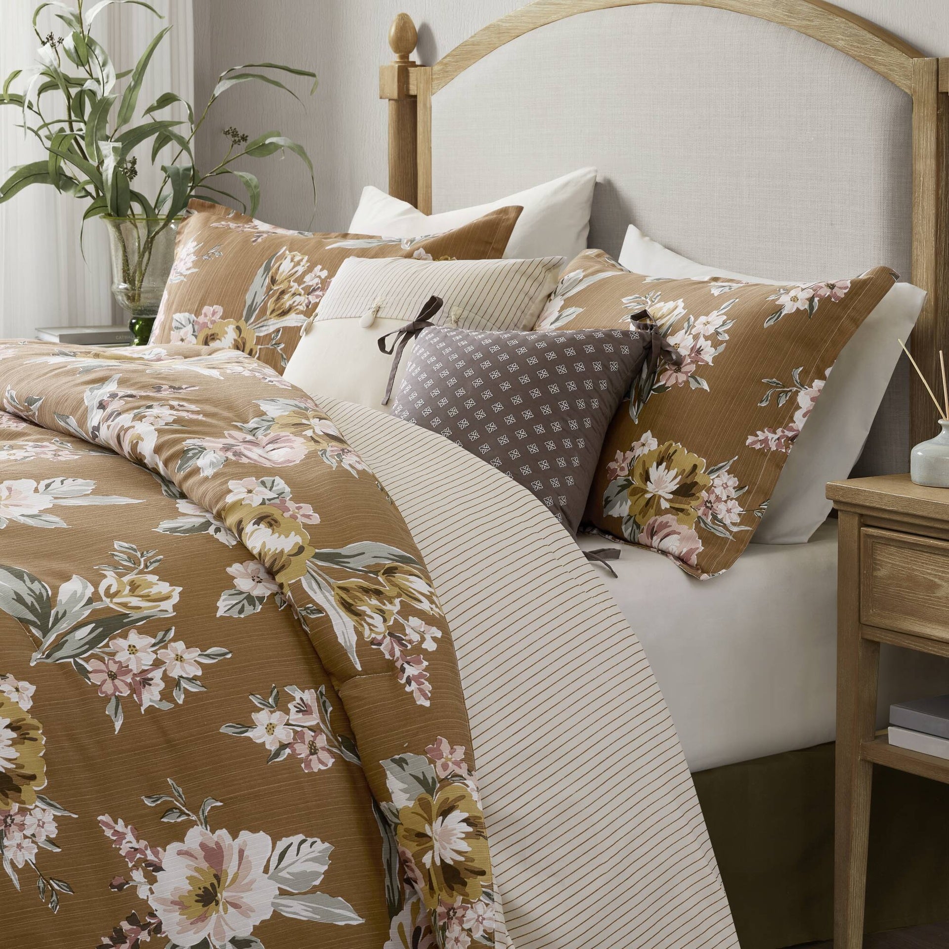 7-Piece King Vintage Floral Comforter Set, Terracotta