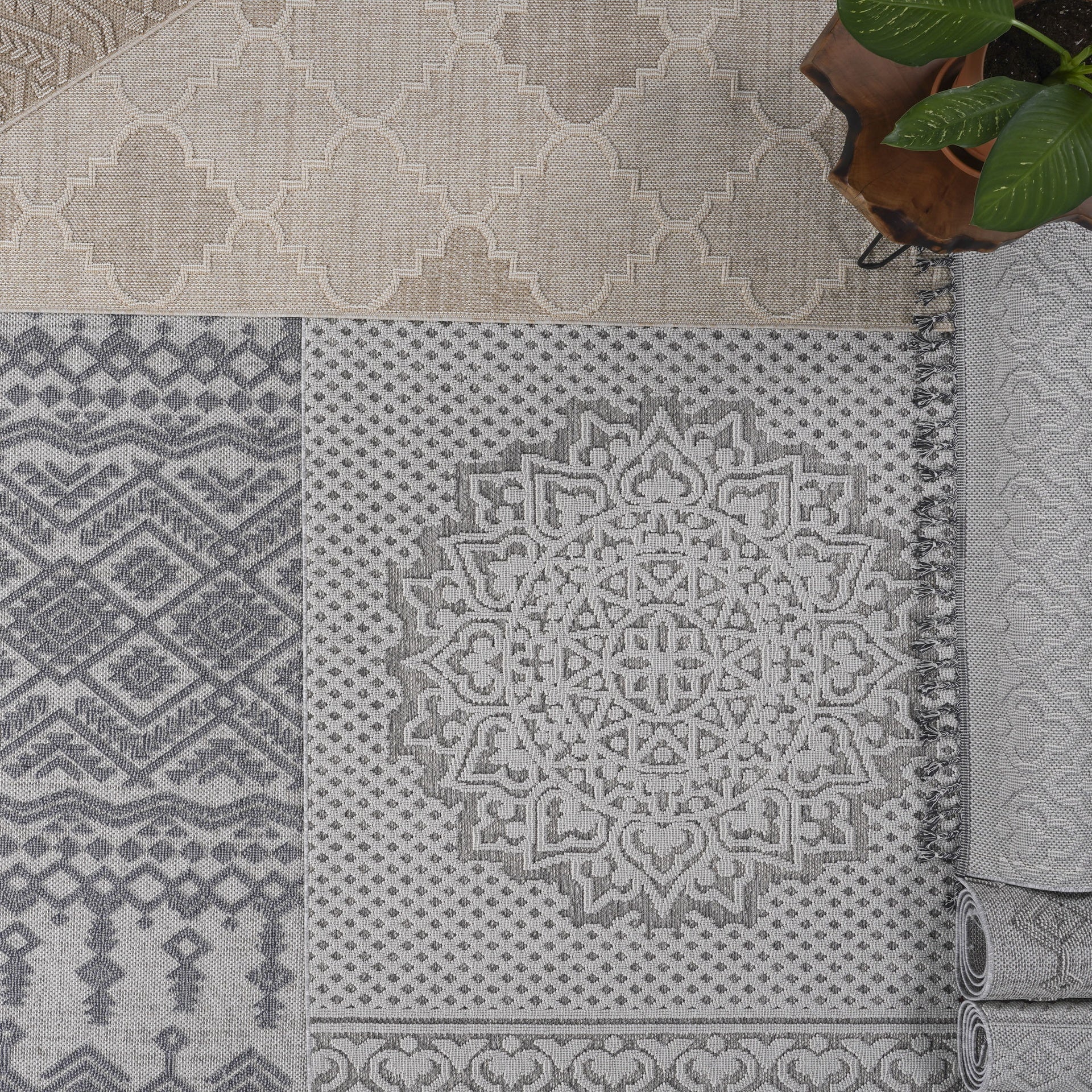 Guros Collection 5X7 Cream / Trellis Indoor / Outdoor Area Rug