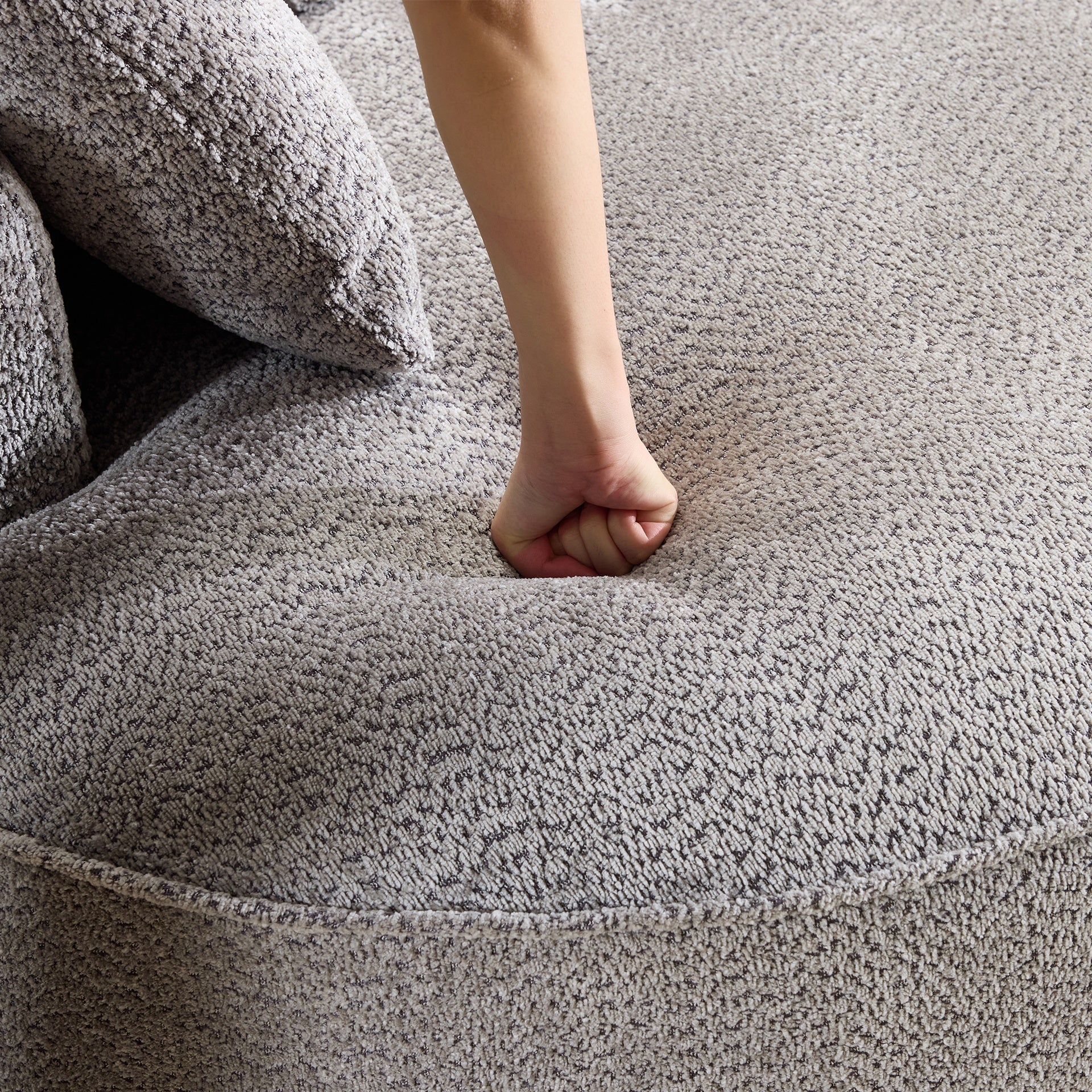 124.5-inch modern compressed boneless sofa, made of grey chenille fabric, comes with 3 back pillows and 4 throw pillows. The high-resilience sponge provides a comfortable  experience.No assembly