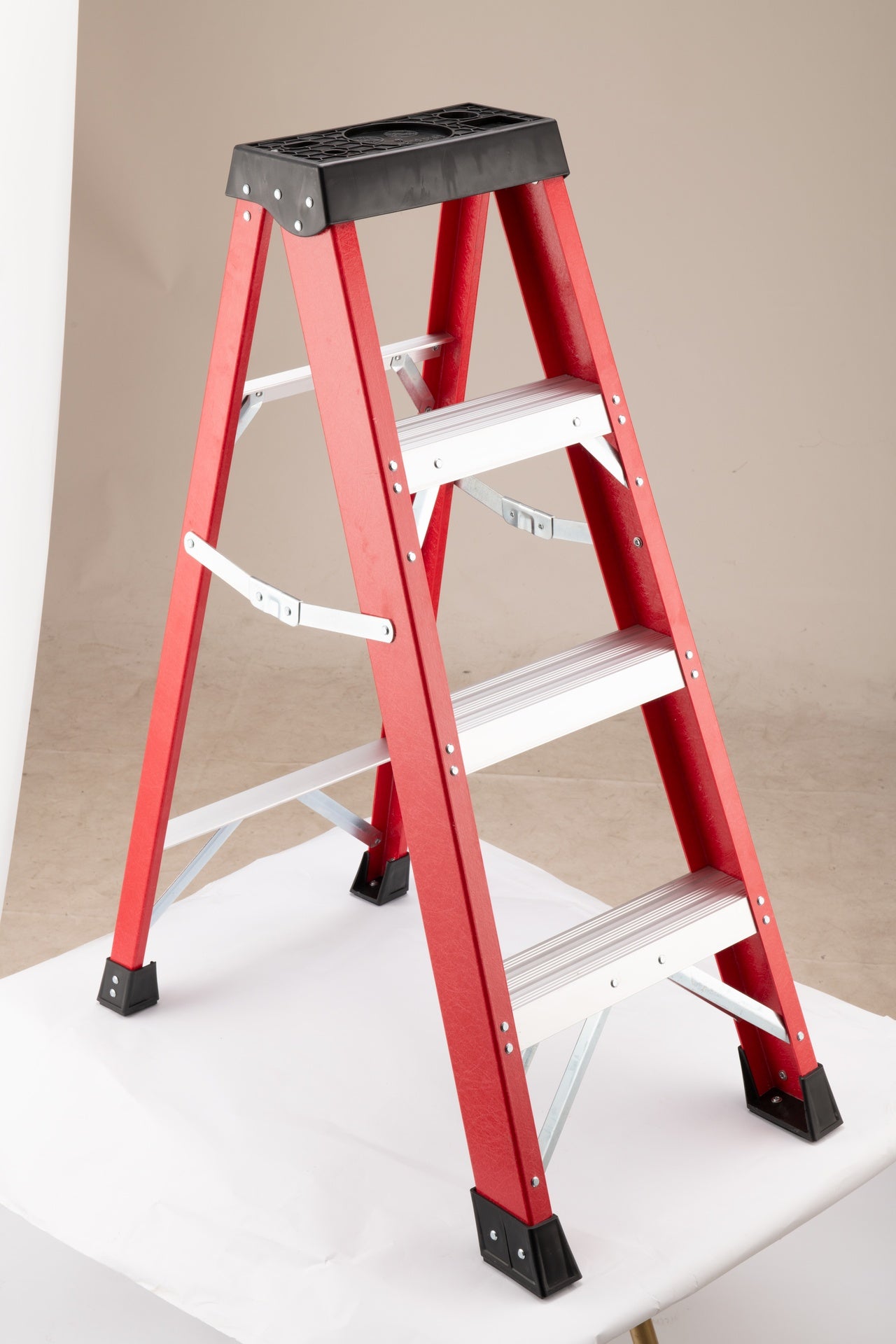 Fiberglass ladder, single-sided stepladder for electrical engineering ladder construction insulation ladder with a load capacity of 330 pounds