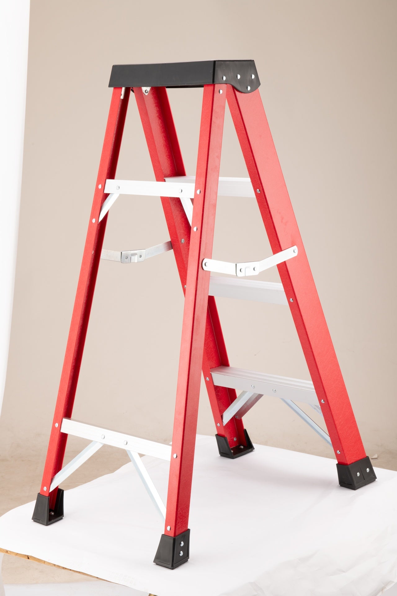 Fiberglass ladder, single-sided stepladder for electrical engineering ladder construction insulation ladder with a load capacity of 330 pounds