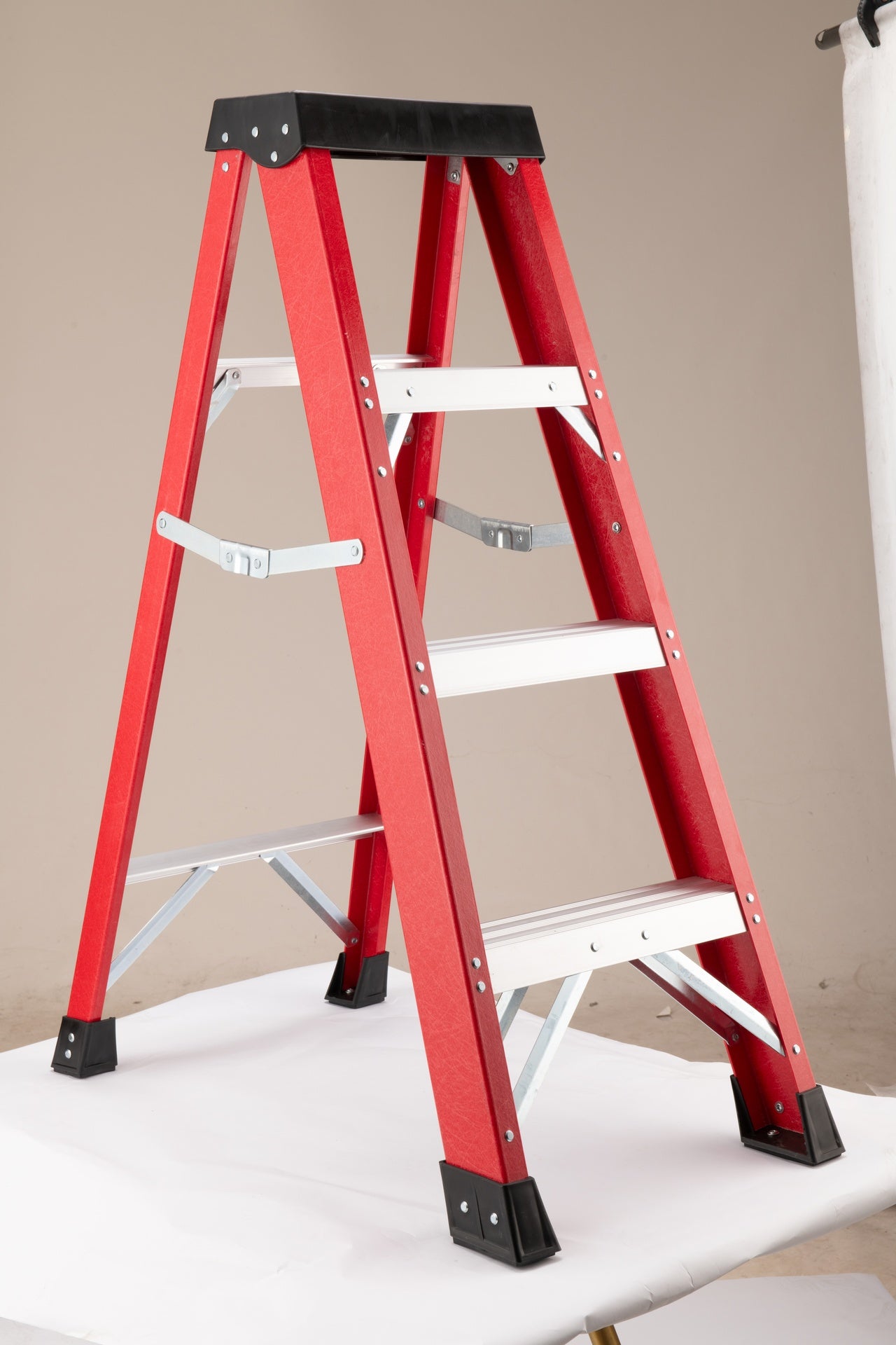 Fiberglass ladder, single-sided stepladder for electrical engineering ladder construction insulation ladder with a load capacity of 330 pounds