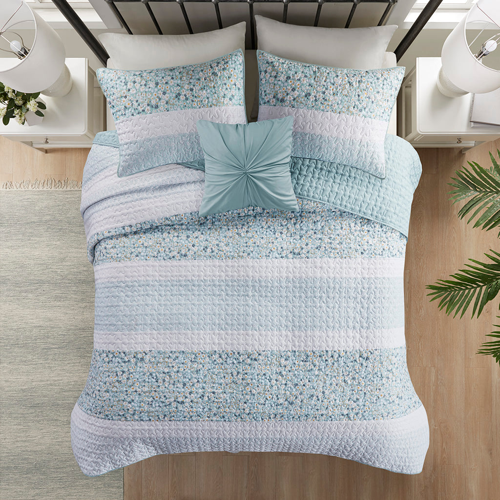 Full/Queen 4 Piece Seersucker Quilt Set with Throw Pillow
