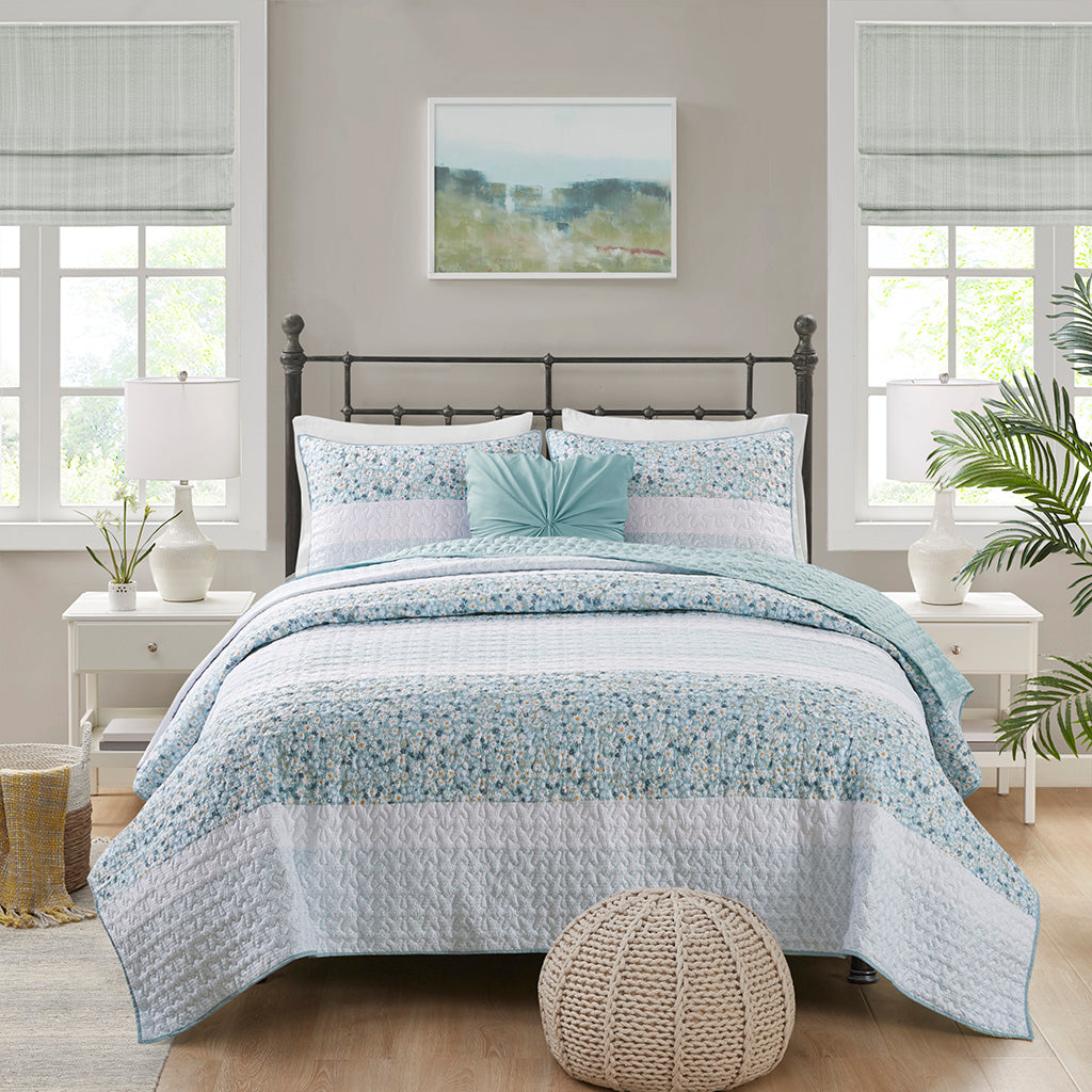 Full/Queen 4 Piece Seersucker Quilt Set with Throw Pillow