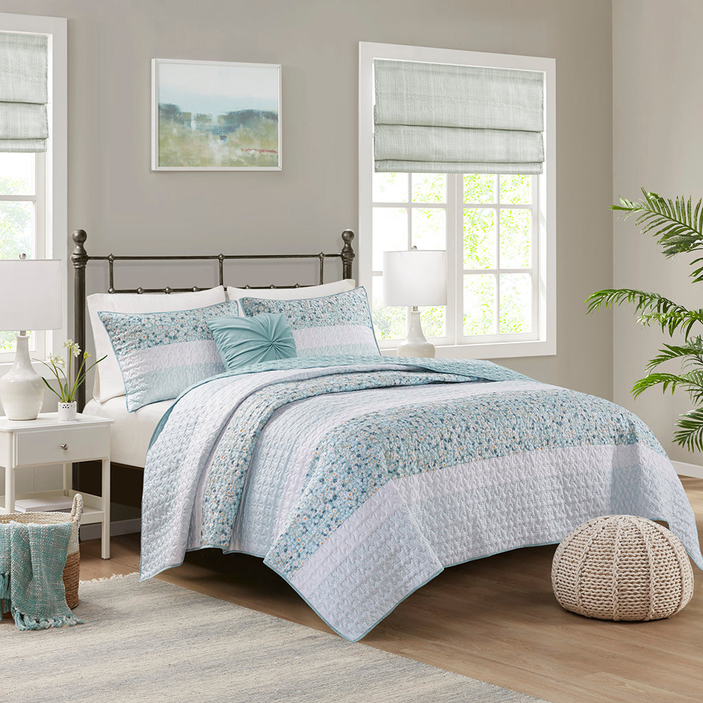 Full/Queen 4 Piece Seersucker Quilt Set with Throw Pillow