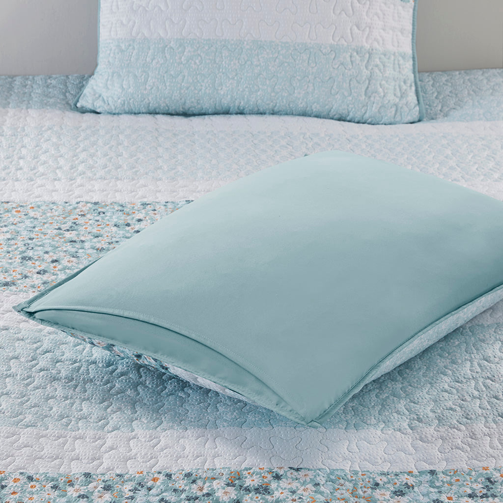 Full/Queen 4 Piece Seersucker Quilt Set with Throw Pillow