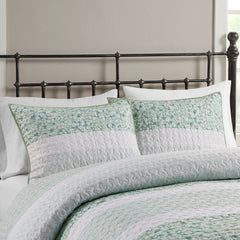 Full/Queen 4 Piece Seersucker Quilt Set with Throw Pillow