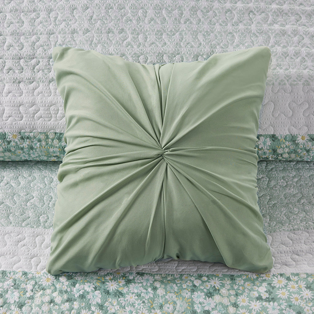 Full/Queen 4 Piece Seersucker Quilt Set with Throw Pillow