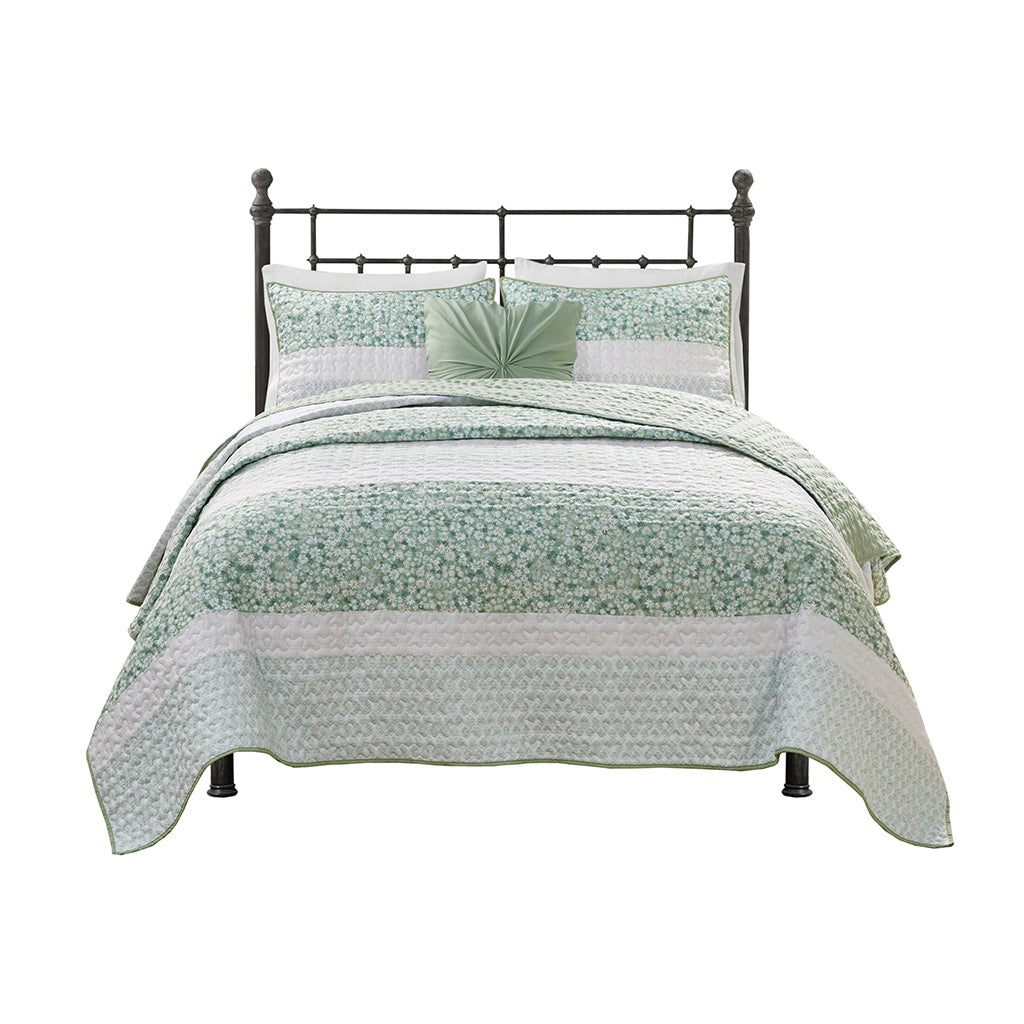 Full/Queen 4 Piece Seersucker Quilt Set with Throw Pillow
