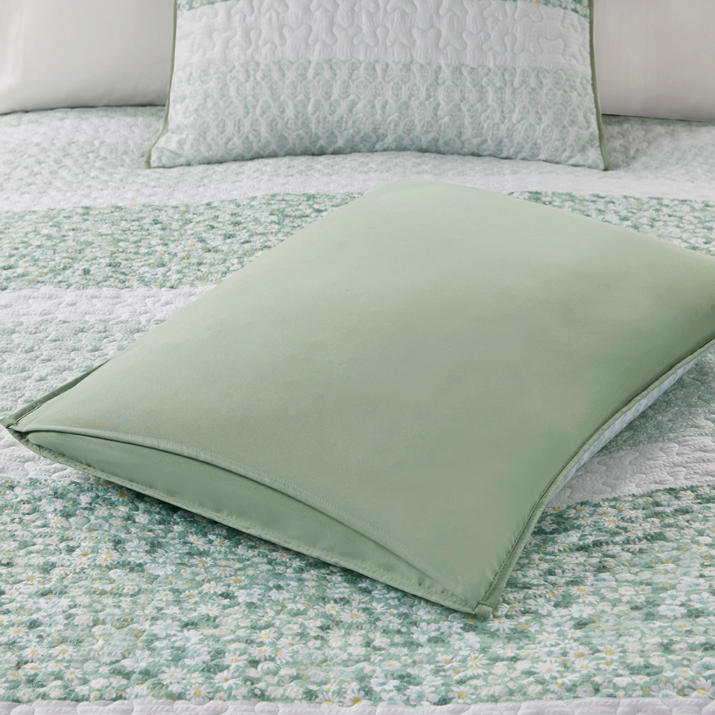 Full/Queen 4 Piece Seersucker Quilt Set with Throw Pillow