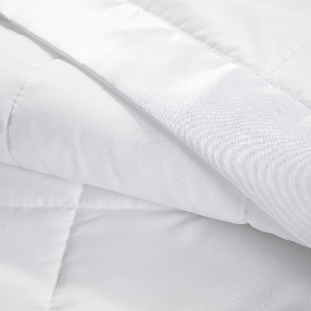 Lightweight Down Alternative Blanket with Satin Trim White King