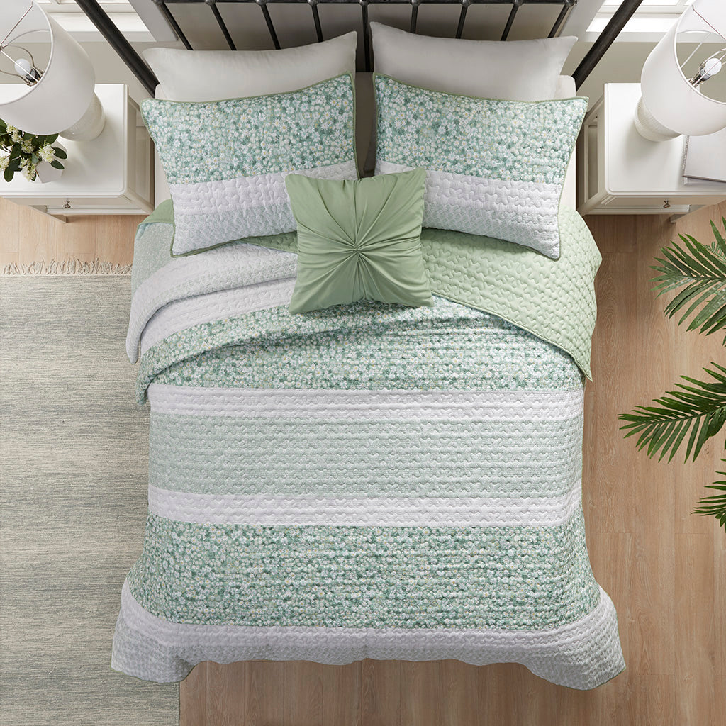 King/Cal King 4 Piece Seersucker Quilt Set with Throw Pillow