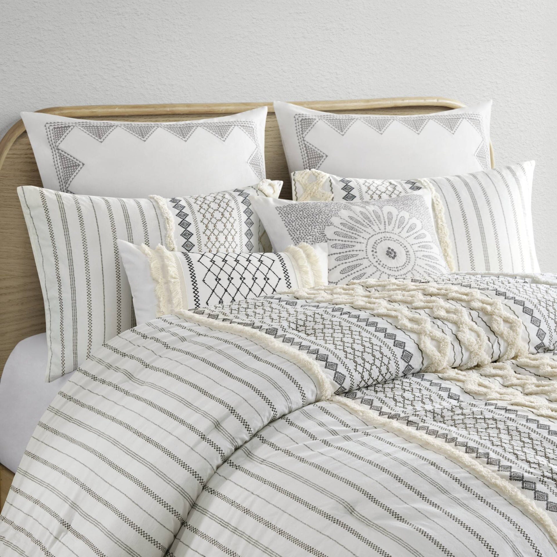 Cotton Printed Comforter Set with Chenille Ivory King/Cal King