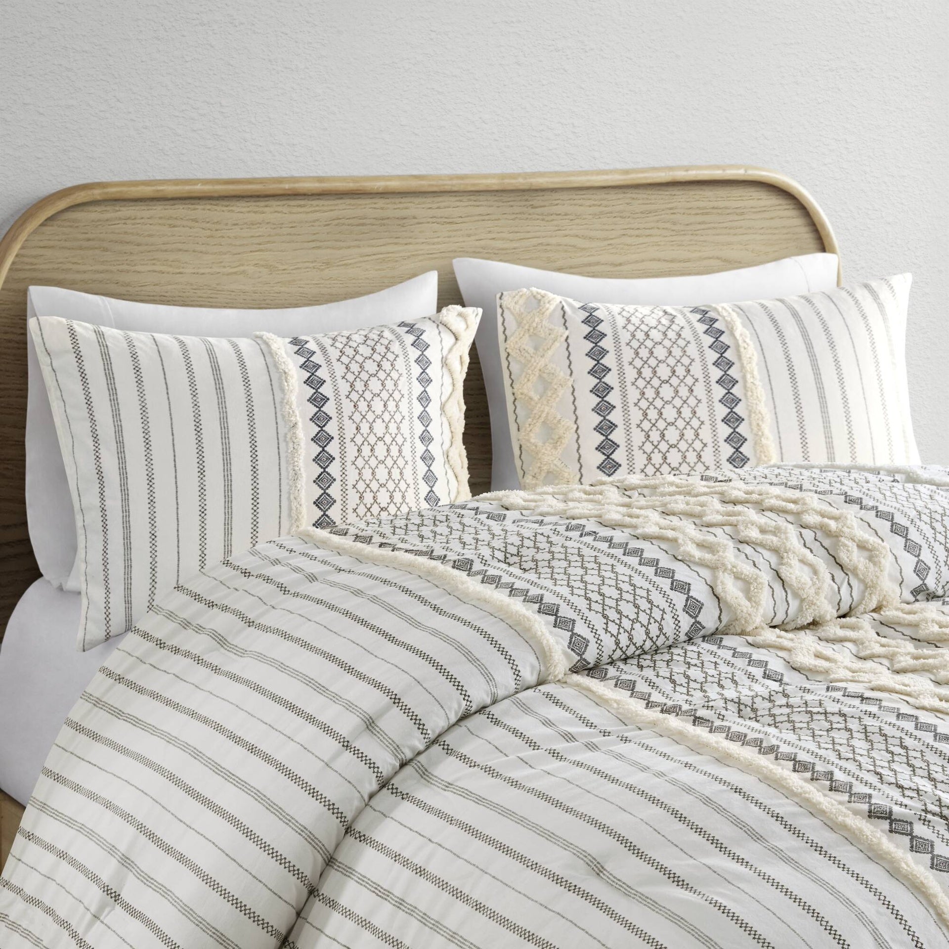 Cotton Printed Comforter Set with Chenille Ivory King/Cal King