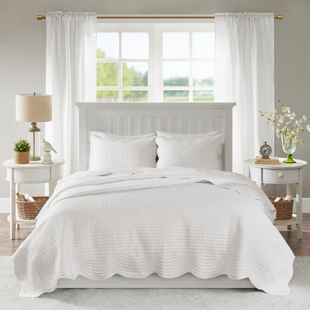 3 Piece Reversible Scalloped Edge Quilt Set White King/Cal King