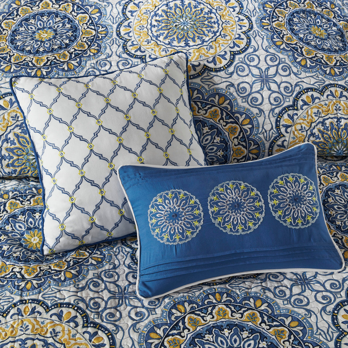 6 Piece Reversible Quilt Set with Throw Pillows Blue King/Cal King