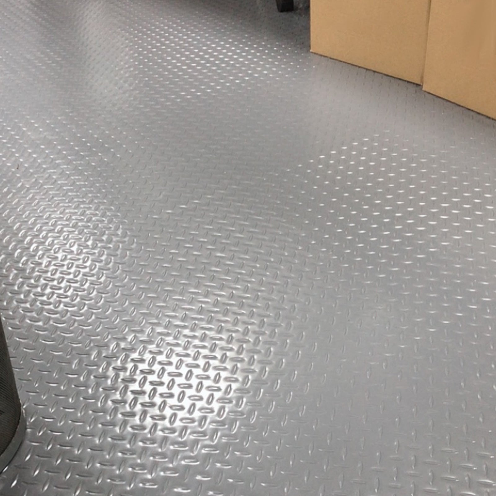 Garage Floor Mat 4.9x19ft Vinyl Garage Flooring Roll Anti-Slide Diamond Texture Gray Garage Mats for Under Car 93 sqft Covering Space DIY PVC Garage Floor Mat for Gyms Boats Car Trailer
