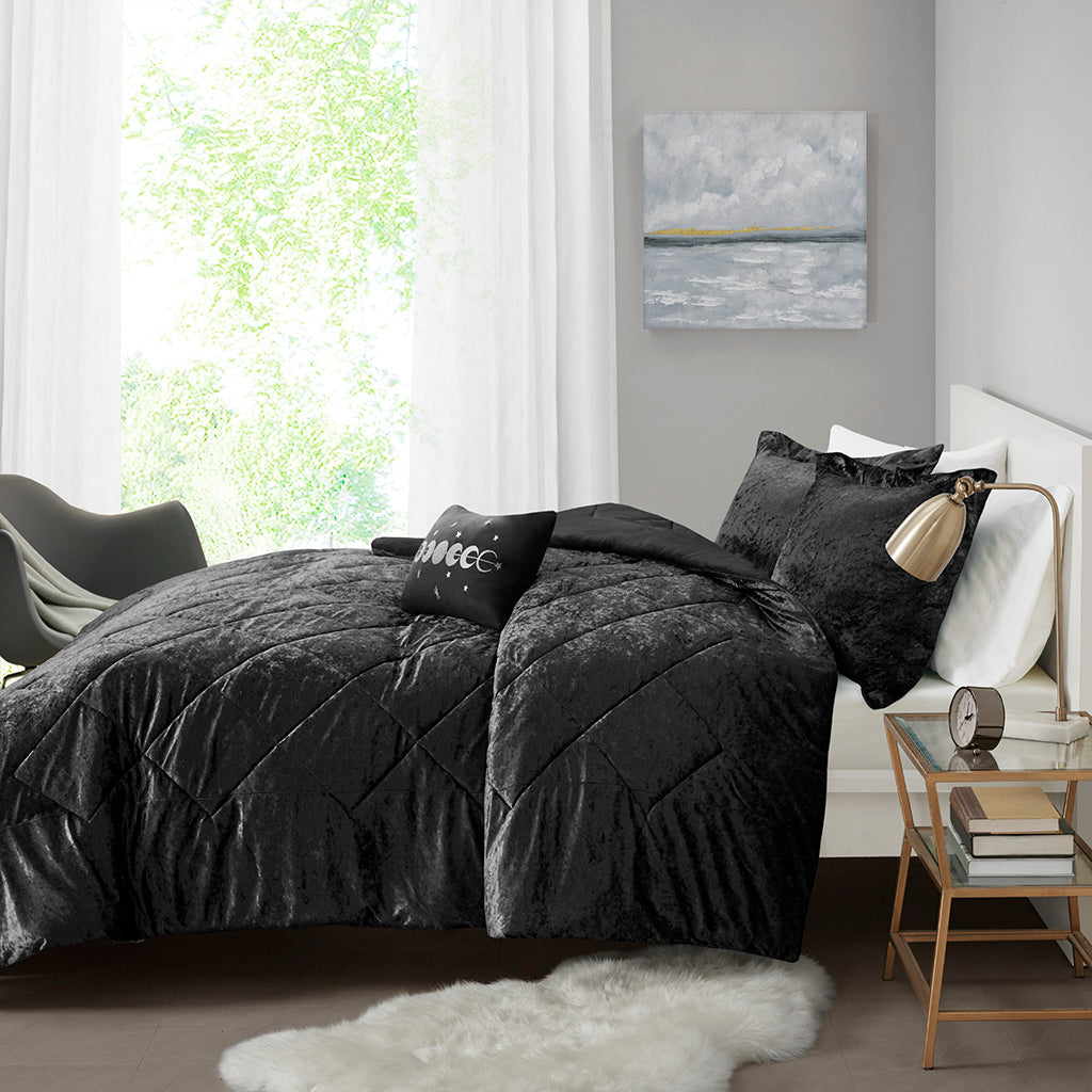 Full/Queen Velvet Comforter Set with Throw Pillow