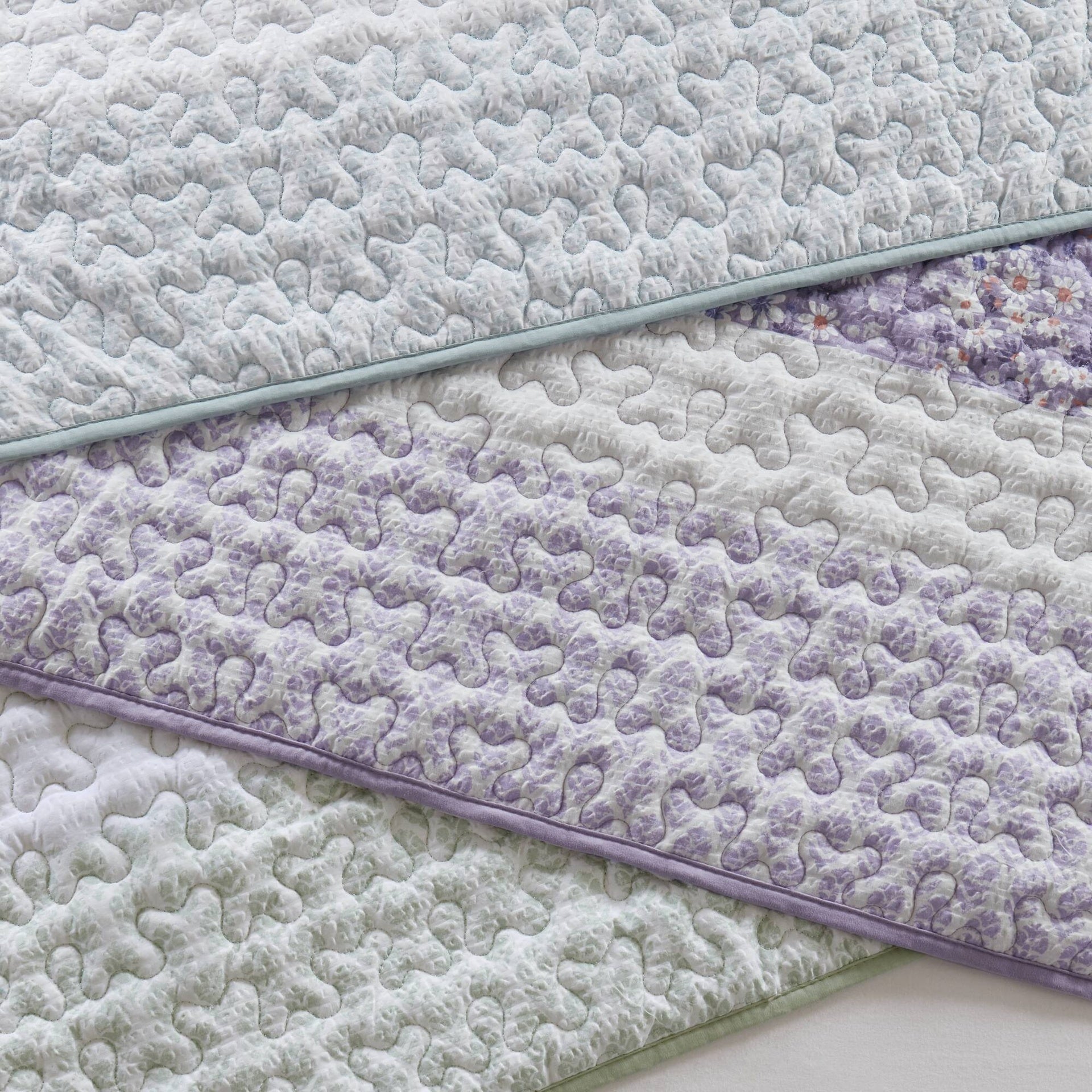 4 PCS Full/Queen Seersucker Quilt Set with Throw