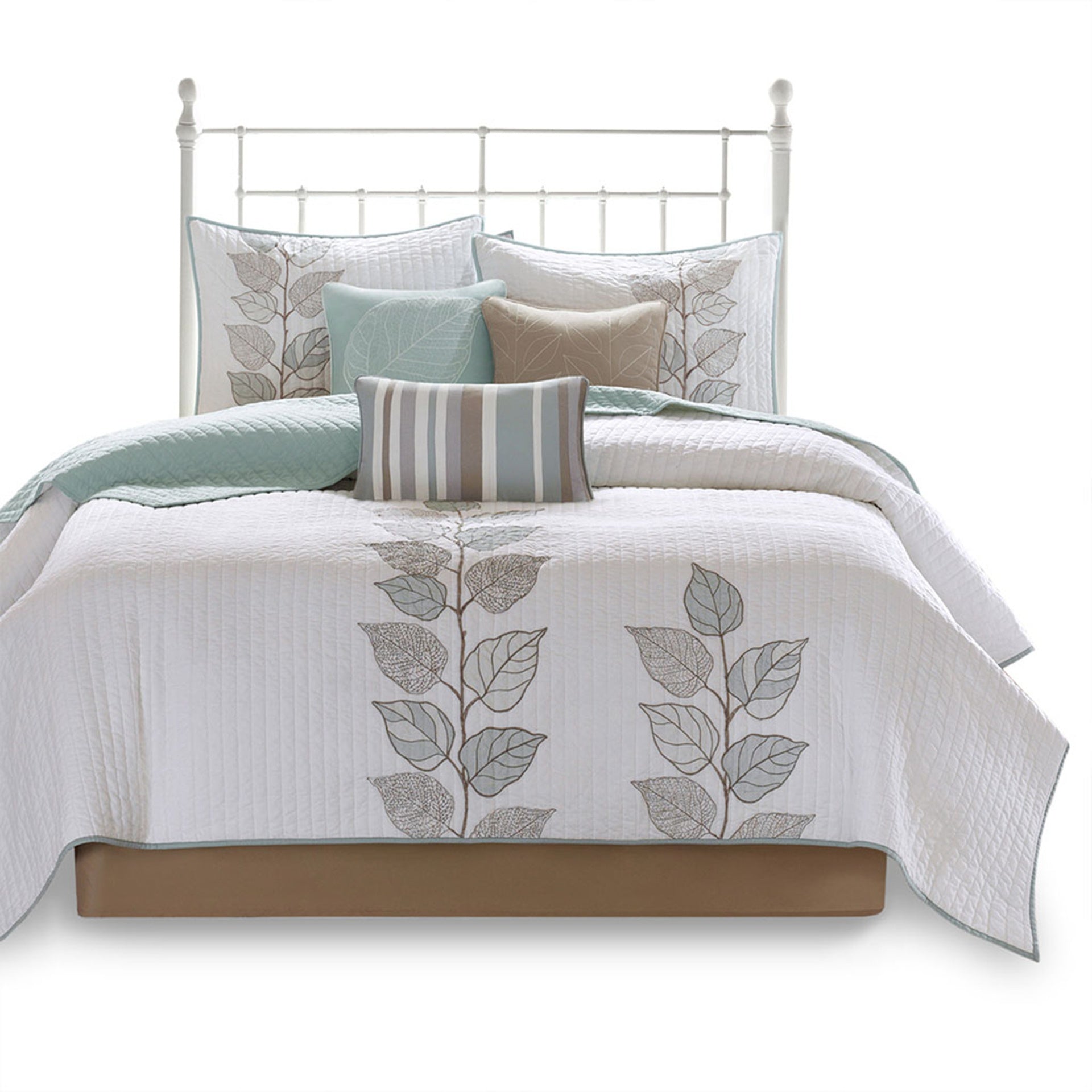 6 Piece Embroidered Quilt Set with Throw Pillows Blue Full/Queen