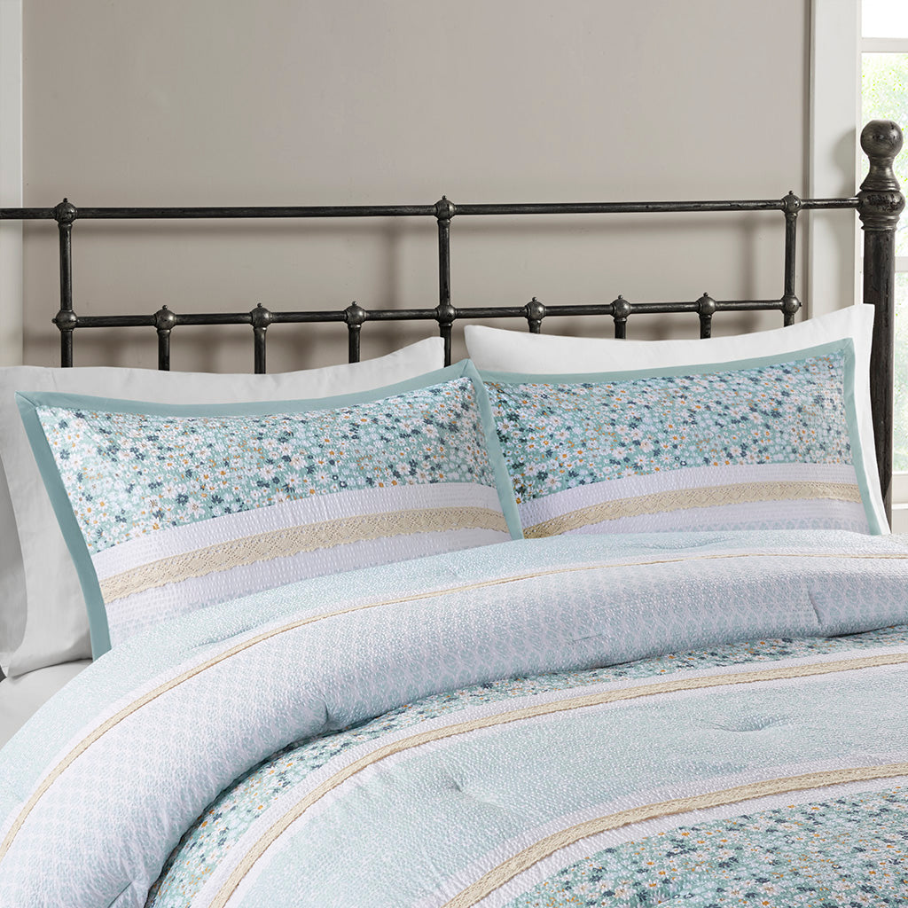 Full/Queen 5 Piece Seersucker Comforter Set with Throw Pillows