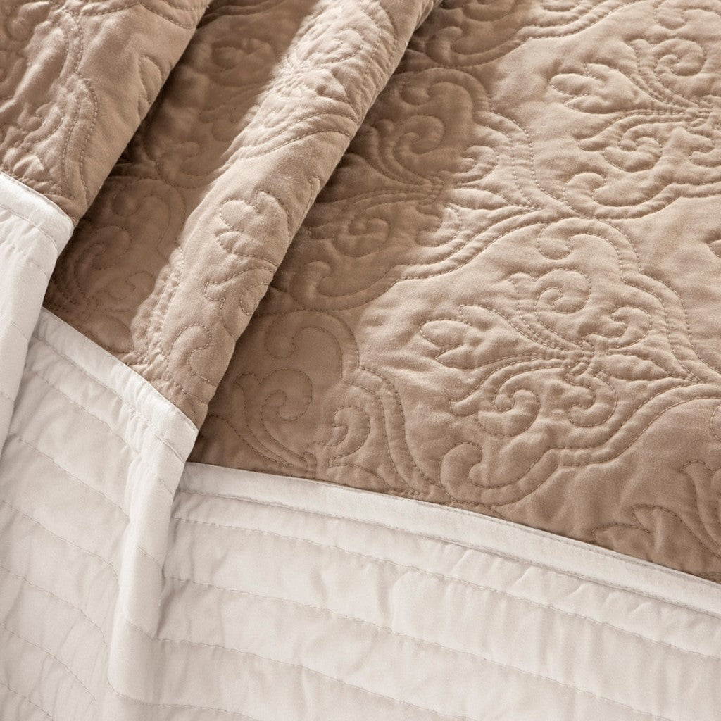7 Piece Quilt Set with Euro Shams and Throw Pillows Beige Full/Queen