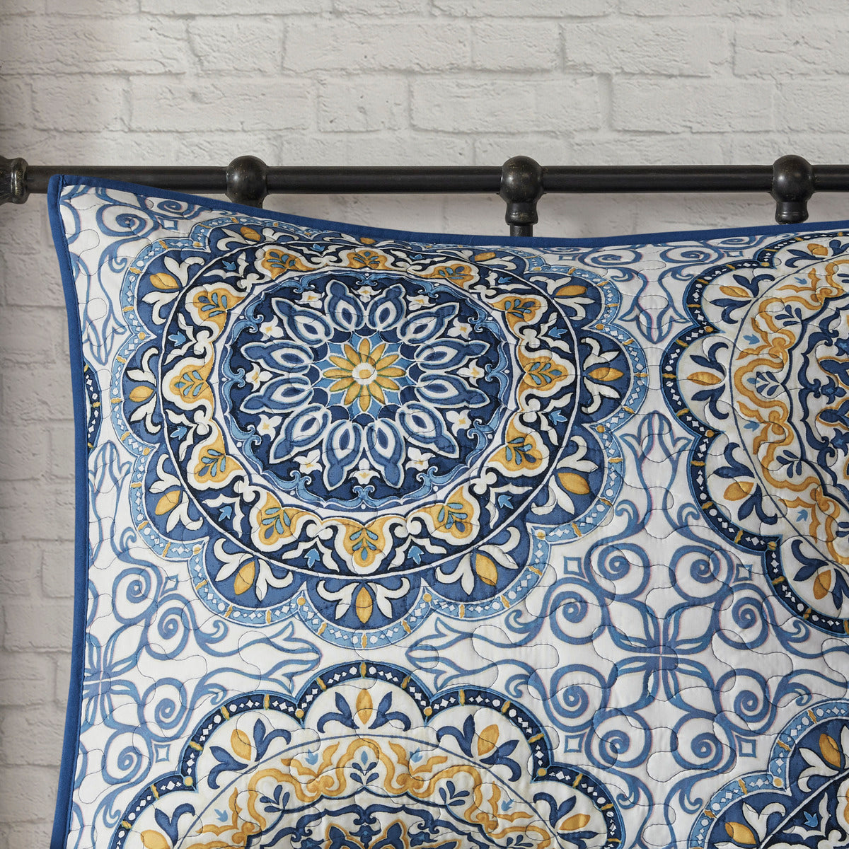 6 Piece Reversible Quilt Set with Throw Pillows Blue Full/Queen