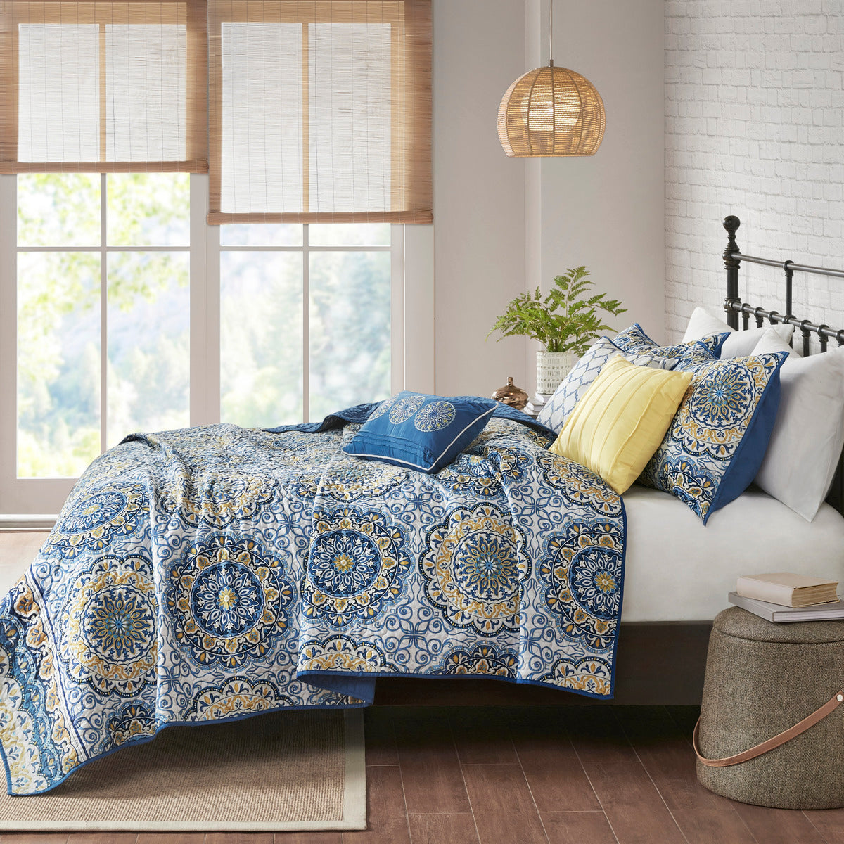 6 Piece Reversible Quilt Set with Throw Pillows Blue Full/Queen