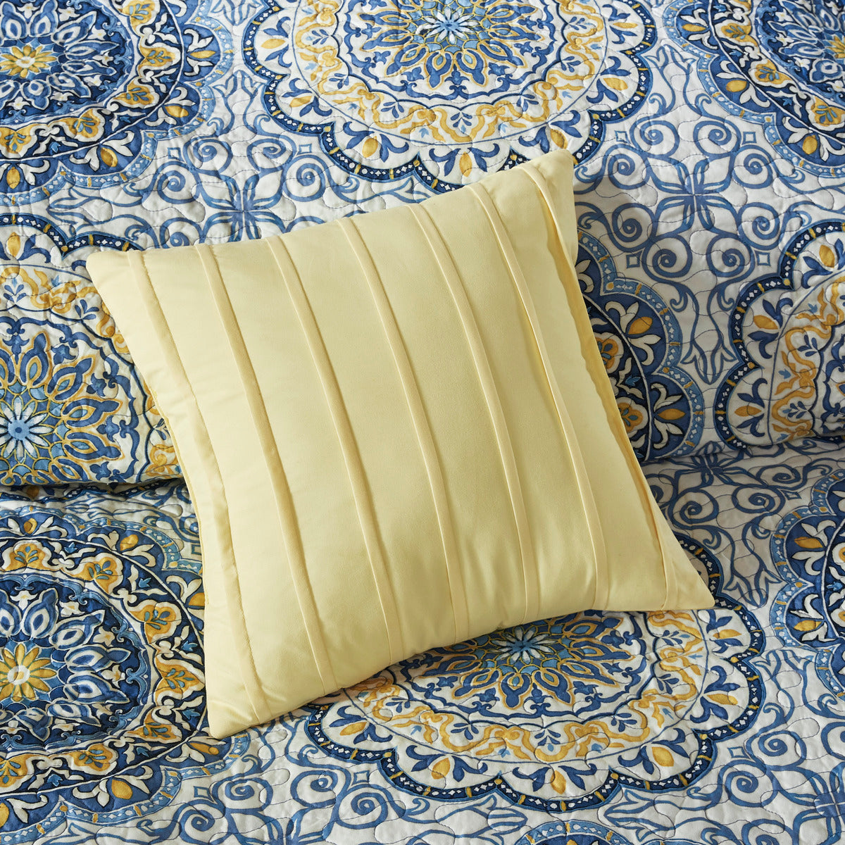6 Piece Reversible Quilt Set with Throw Pillows Blue Full/Queen