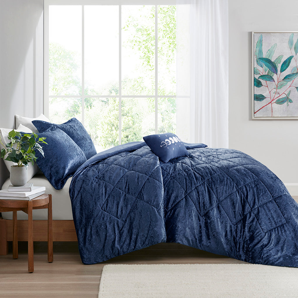 Full/Queen Velvet Comforter Set with Throw Pillow