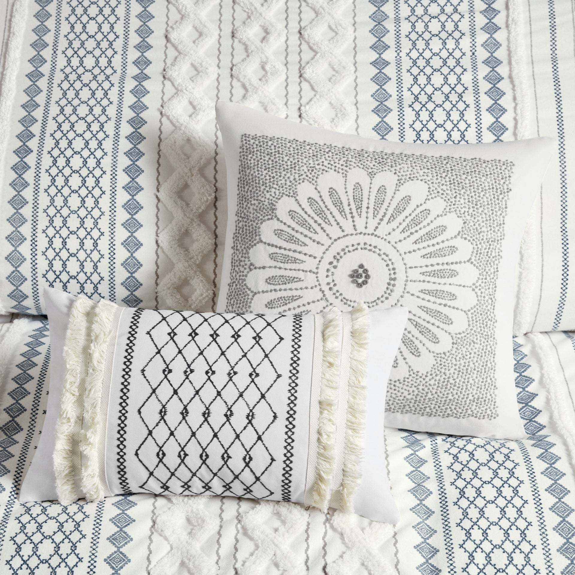 Cotton Printed Comforter Set with Chenille White/Navy King/Cal King