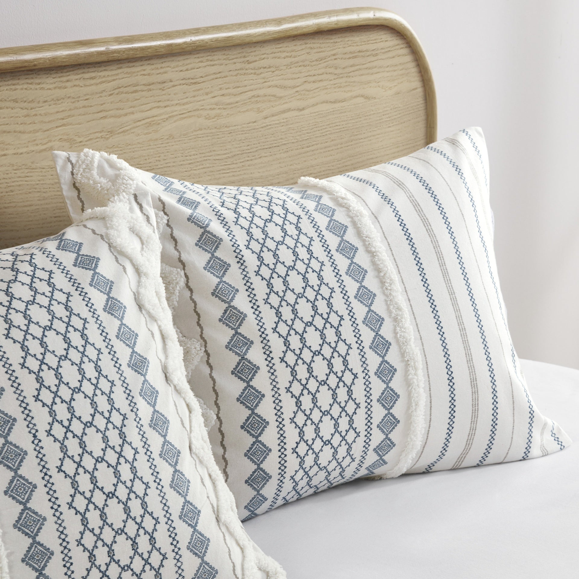 Cotton Printed Comforter Set with Chenille White/Navy King/Cal King