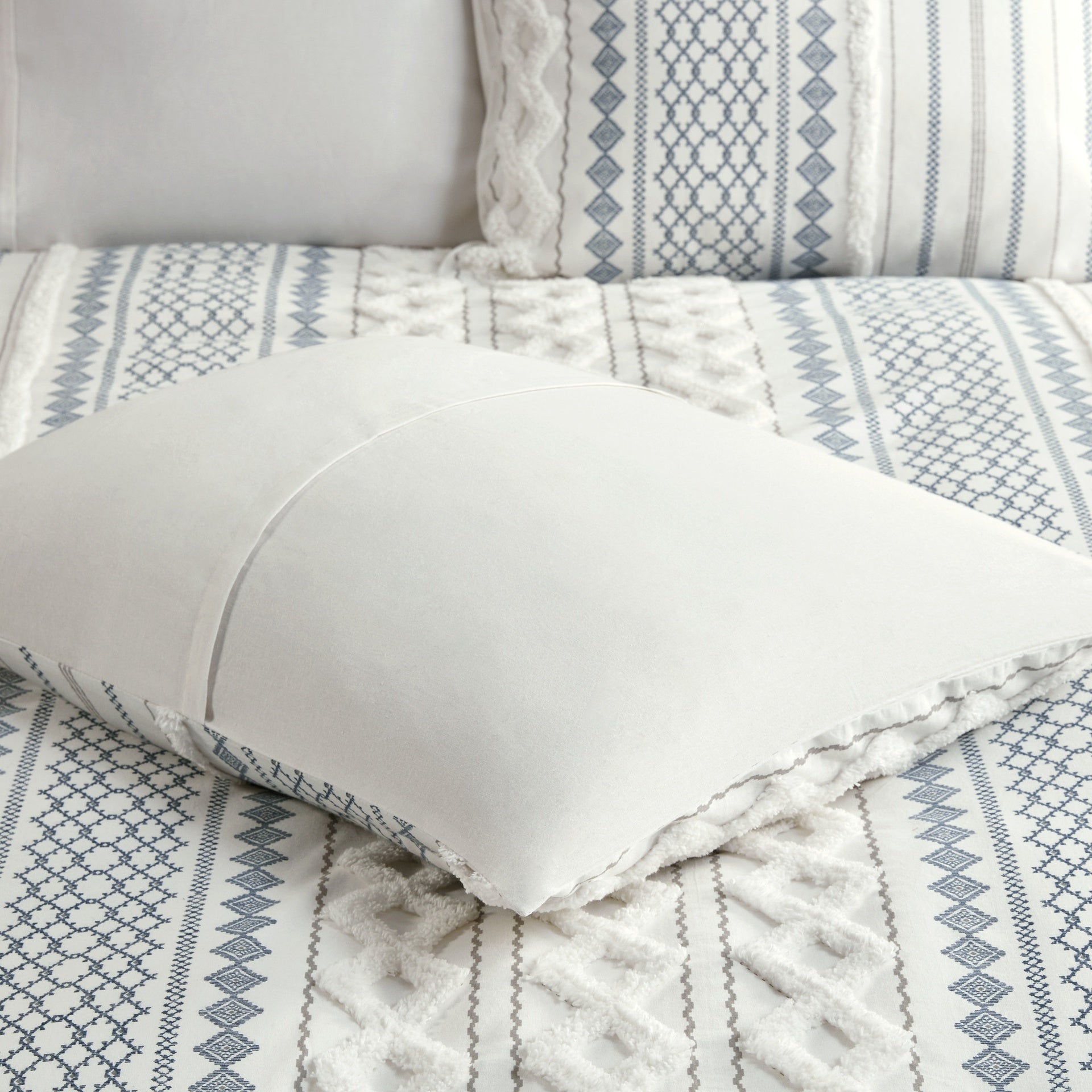 Cotton Printed Comforter Set with Chenille White/Navy King/Cal King