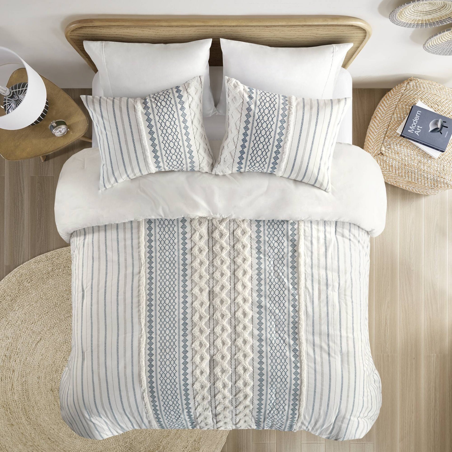 Cotton Printed Comforter Set with Chenille White/Navy King/Cal King