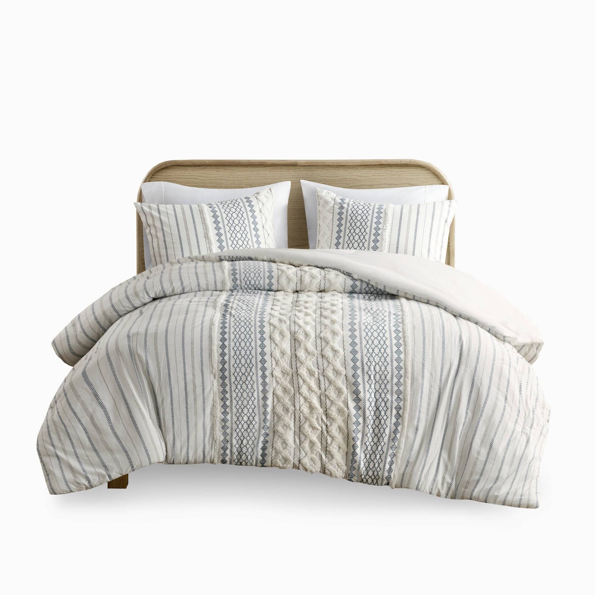 Cotton Printed Comforter Set with Chenille White/Navy King/Cal King