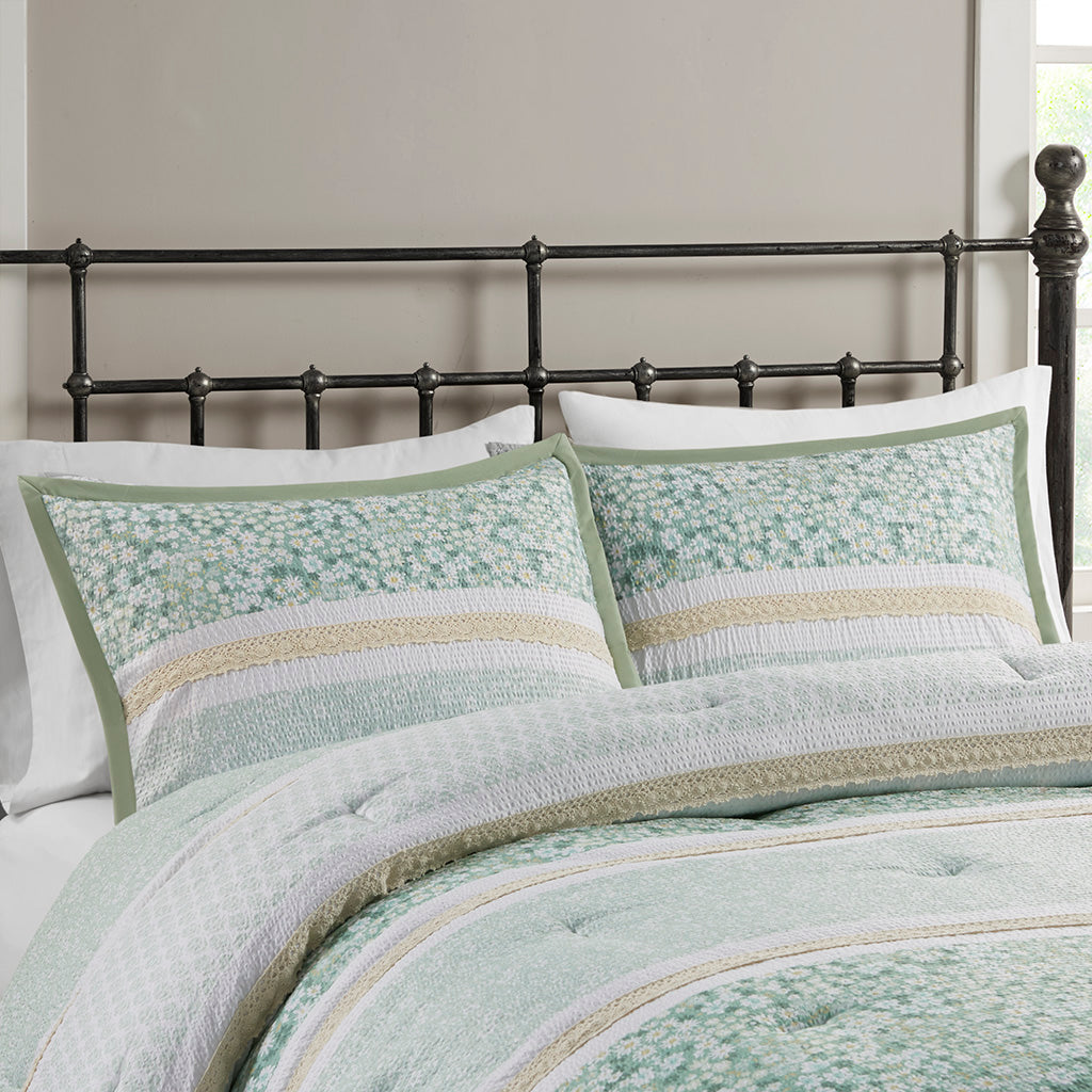 Full/Queen 5 Piece Seersucker Comforter Set with Throw Pillows