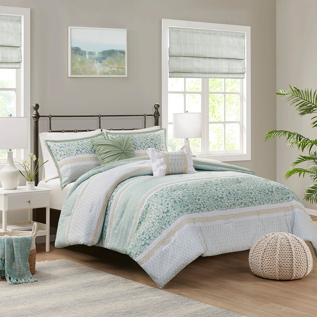 Full/Queen 5 Piece Seersucker Comforter Set with Throw Pillows