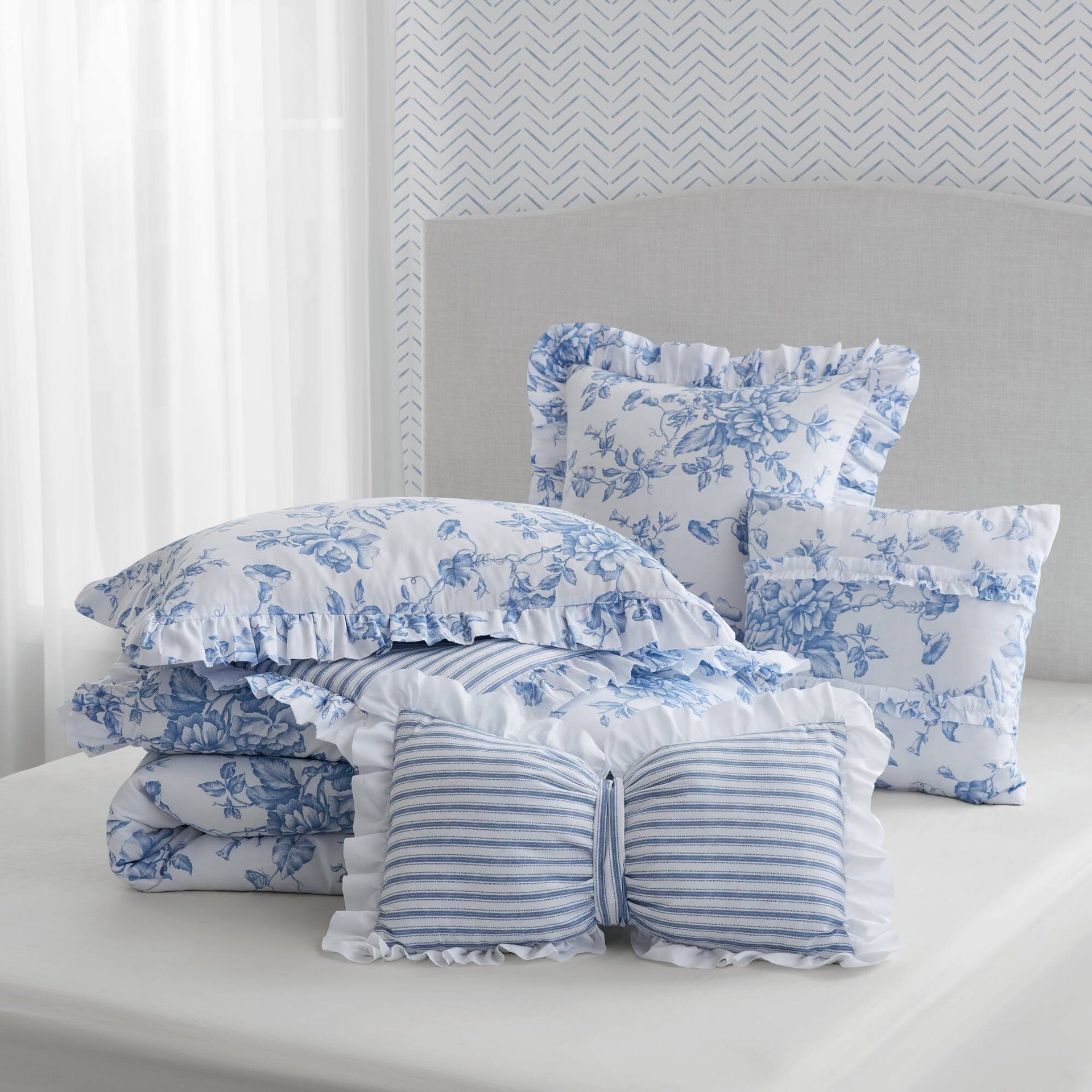 5 Pieces Full/Queen Comforter Set with Decorative Pillows,Blue