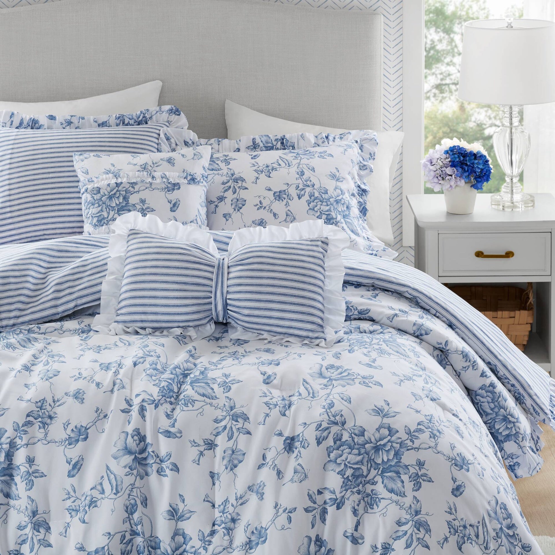5 Pieces Full/Queen Comforter Set with Decorative Pillows,Blue