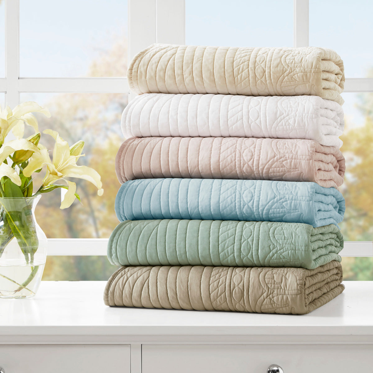 Oversized Quilted Throw with Scalloped Edges Blue 60x72"