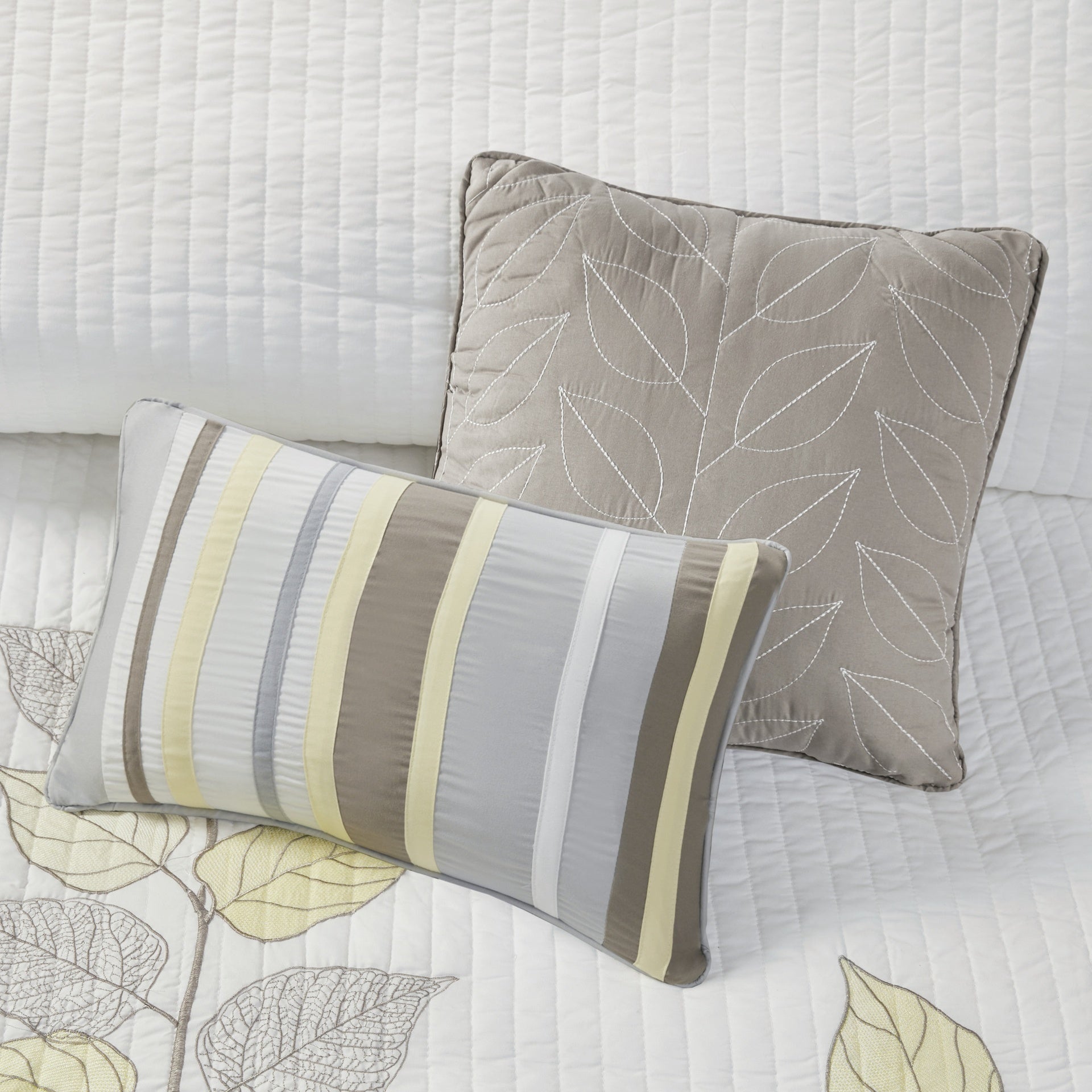 6 Piece Embroidered Quilt Set with Throw Pillows Yellow King/Cal King