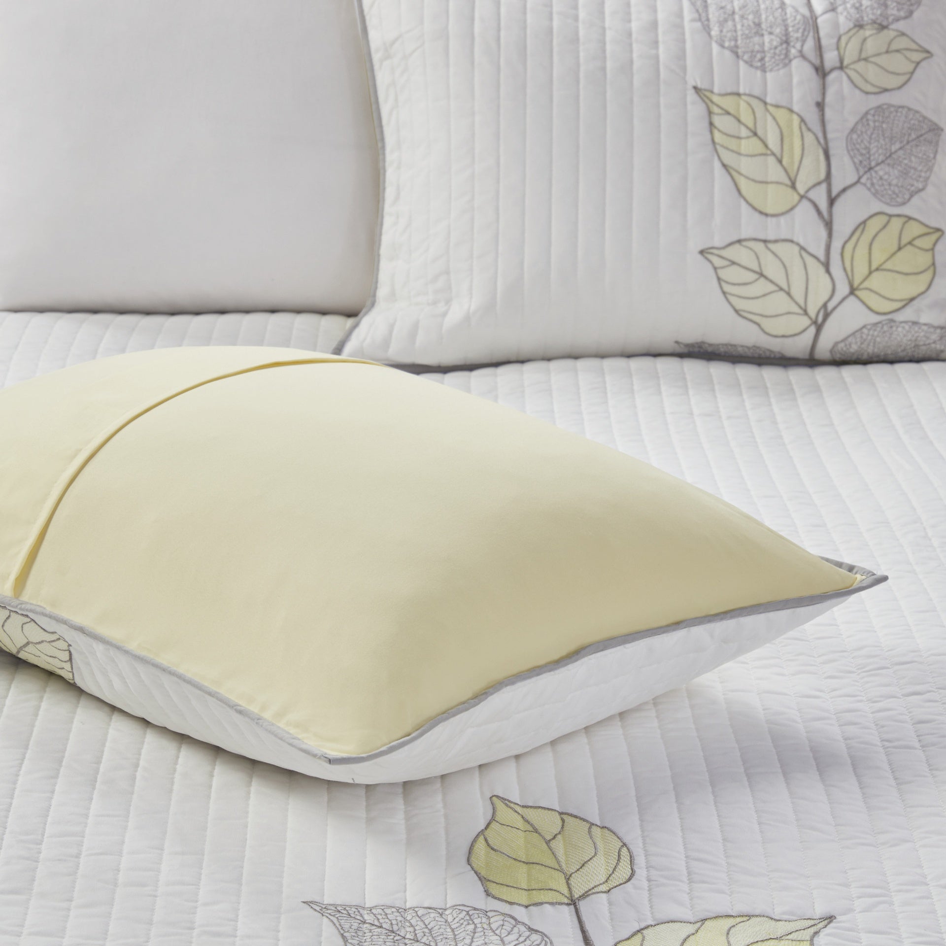6 Piece Embroidered Quilt Set with Throw Pillows Yellow King/Cal King