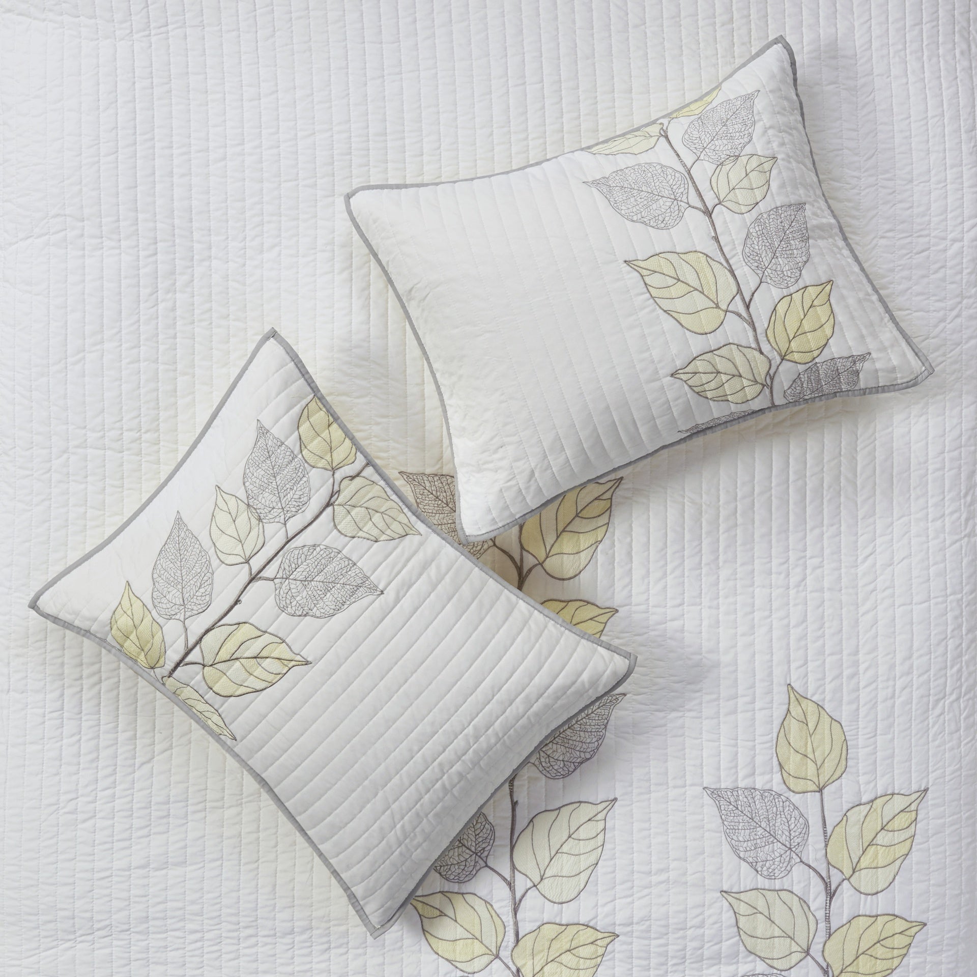 6 Piece Embroidered Quilt Set with Throw Pillows Yellow King/Cal King